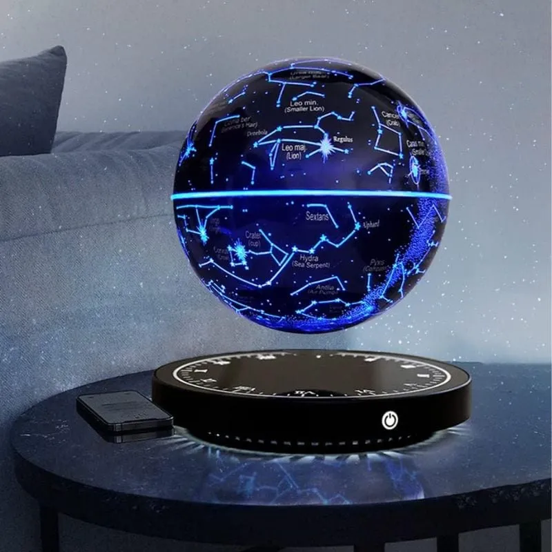 Moderner Sternenprojektor mit leuchtenden Sternbildern und interaktiven Sternenkarten, ideal für Schlafzimmer oder Lernräume.