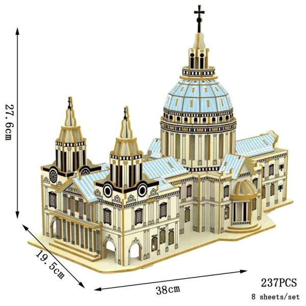 Detailliertes Holzmodell einer barocken Kathedrale mit Kuppel, Türmen und Fassadendetails, ideal für Wissenschafts- und Dekorationszwecke.