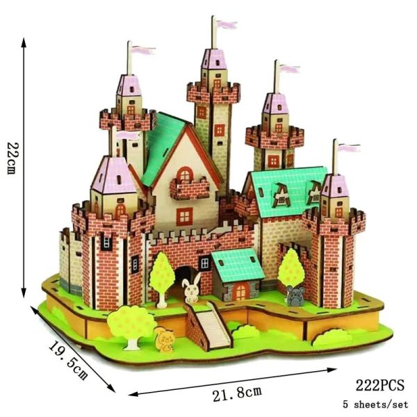 Detailliertes Holz-Märchenschloss mit Türmen, Zäunen und Bäumen, ideal für Kinder und Dekoration, bestehend aus 222 Teilen, Maße ca. 22 cm hoch.