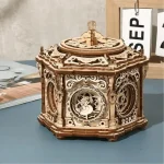 Detailliertes Holz-Uhrwerk mit beweglichen mechanischen Figuren, perfekt für Wissenschafts- und Dekorationsliebhaber. Handgefertigtes Modell, das Technik und Kunst vereint.