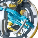 Detailliertes Bild eines wissenschaftlichen Sonnenkollektors mit blauer Absorberplatte, gelben Verbindungsstücken und komplexen mechanischen Komponenten, die die Energieaufnahme demonstrieren.