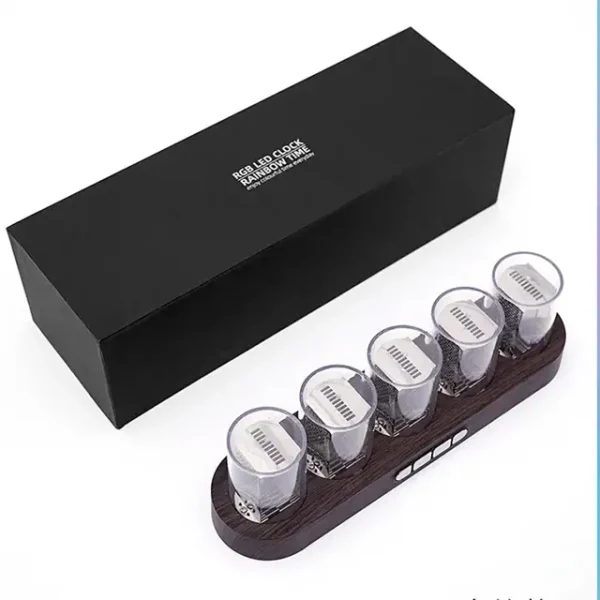RGB LED Uhr mit Farbwechsel, digitaler Wecker, ideal als Geschenk oder Dekoration.