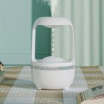 Moderner Luftbefeuchter mit Wassernebel, ideal für Raumluftverbesserung und angenehmes Raumklima. Perfekt für Zuhause oder Büro, mit stilvollem Design.