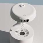 Moderner Luftbefeuchter mit digitaler Uhranzeige und Wasserfall-Design, ideal für Raumluftverbesserung und Dekoration.