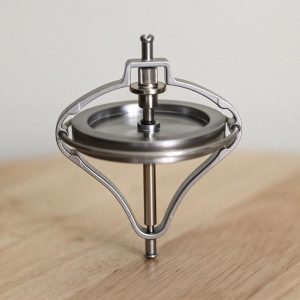 Hochwertiger schwebender Magnet mit Metallrahmen, ideal für wissenschaftliche Demonstrationen und Dekorationen. Perfekt für Bildung und moderne Inneneinrichtung.
