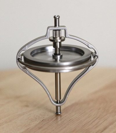 Hochwertiger schwebender Magnet mit Metallrahmen, ideal für wissenschaftliche Demonstrationen und Dekorationen. Perfekt für Bildung und moderne Inneneinrichtung.
