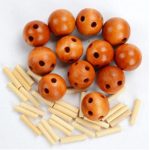Modell aus Holzperlen und Holzstäbchen, ideal für wissenschaftliche Lehrzwecke und Dekorationen.