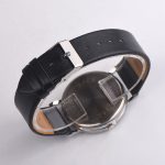 Hochwertige Armbanduhr mit schwarzem Lederarmband und Edelstahlgehäuse, ideal für Wissenschafts- und Dekorationsliebhaber.