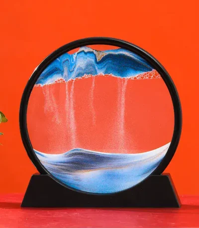Dekoratives Glas mit Wasser und Blumen, ideal für wissenschaftliche oder dekorative Zwecke, auf rotem Hintergrund.