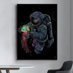 Astronaut im Weltraum hält eine leuchtende Galaxie, umgeben von Sternen, als modernes Kunstwerk. Perfekt für Science-Fiction- und Weltraumliebhaber.