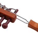 Präzises Schwungrad aus Holz und Metall, ideal für wissenschaftliche Experimente und Dekorationen im Bereich Physik.