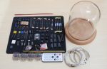 Entdecken Sie ein umfangreiches wissenschaftliches Experimentierset mit verschiedenen elektronischen Komponenten, Kabeln und Zubehör für spannende Experimente und DIY-Projekte.