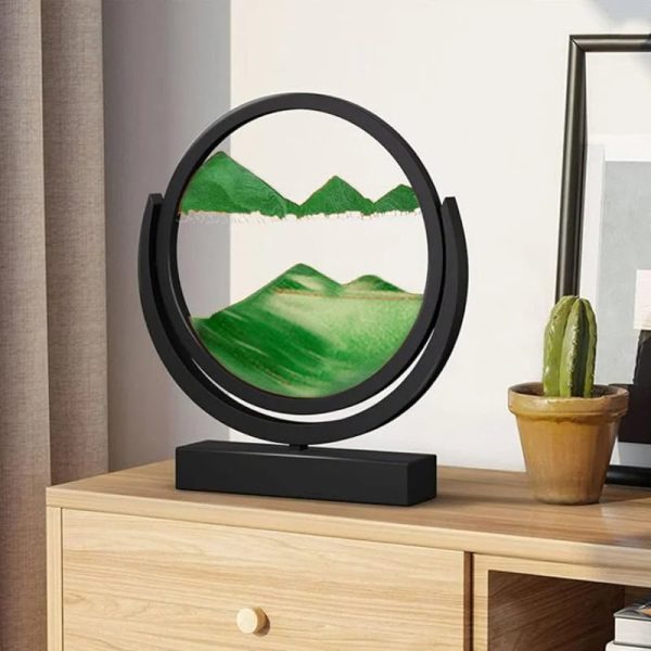Modernes dekoratives Wissenschaftsobjekt mit grünen Bergen und Landschaft, in einem schwarzen Rahmen auf einem Holzschrank, ideal für wissenschaftliche oder dekorative Zwecke.