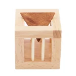 Holz-Pyramide mit Würfelbasis, ideal für wissenschaftliche Dekorationen und Lernspiele, aus naturbelassenem Holz gefertigt.