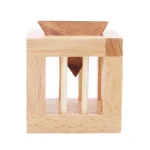 Dekoratives Holzobjekt mit geometrischer Form, ideal für Wissenschafts- und Dekorationszwecke.
