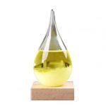 Chemisches Reagenzglas mit gelber Flüssigkeit auf Holzsockel, ideal für wissenschaftliche Dekorationen und Experimente.