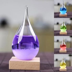 Dekorative Glasflasche mit farbiger Flüssigkeit in verschiedenen Farben, ideal für wissenschaftliche Dekorationen und Sammlerstücke.