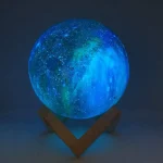 Leuchtender Globus mit Sternenhimmel-Motiv, ideal für Wissenschafts- und Dekorationszwecke, schafft eine faszinierende Atmosphäre.