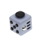 Kleiner Würfel mit USB-Anschlüssen, Lautsprecher und Tasten, ideal für technische Dekorationen und Gadgets.