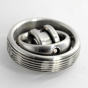 Hochwertiges Metallrollenlager mit präzisen Zahnrädern, ideal für wissenschaftliche Experimente und technische Anwendungen.