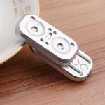 Hochwertiger, verstellbarer Lautsprecherhalter aus Metall, ideal für sicheren Halt und flexible Positionierung Ihrer Lautsprecher. Perfekt für moderne Wohn- und Arbeitsräume.