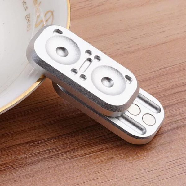 Hochwertiger, verstellbarer Lautsprecherhalter aus Metall, ideal für sicheren Halt und flexible Positionierung Ihrer Lautsprecher. Perfekt für moderne Wohn- und Arbeitsräume.