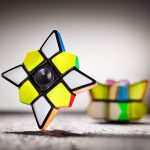 Bunter Sternförmiger Zauberwürfel mit verschiedenen Farben, ideal für Wissenschafts- und Dekorationszwecke.