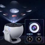 Hochwertiger Sternenhimmel-Projektor mit Planeten, der den Himmel an die Decke projiziert. Mit einstellbarem Fokus und verschiedenen Lichtmodi für eine entspannende Atmosphäre.