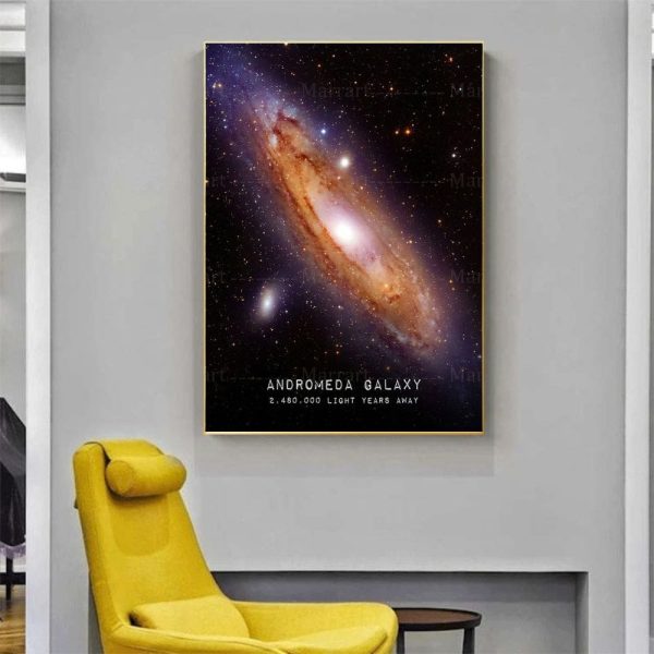 Hochwertiges Poster der Andromeda-Galaxie, das die beeindruckende Spiralgalaxie im Weltraum zeigt, ideal für Wissenschafts- und Dekorationszwecke.