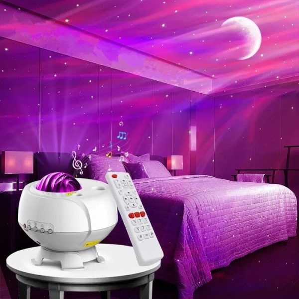 Sternenhimmel-Projektor mit Musikfunktion im modernen Schlafzimmer, projiziert leuchtende Sterne und Mond an die Decke, schafft eine entspannte Atmosphäre.