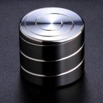Präziser metallischer Balance-Körper mit spiralförmigem Design, ideal für wissenschaftliche Experimente und Dekorationen.