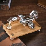 Atommodell aus Metall und Glas auf Holzbasis, wissenschaftliches Dekor.