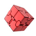 Detailliertes rotes Raumfahrzeug-Modell mit beweglichen Teilen, ideal für Wissenschafts- und Dekorationszwecke.