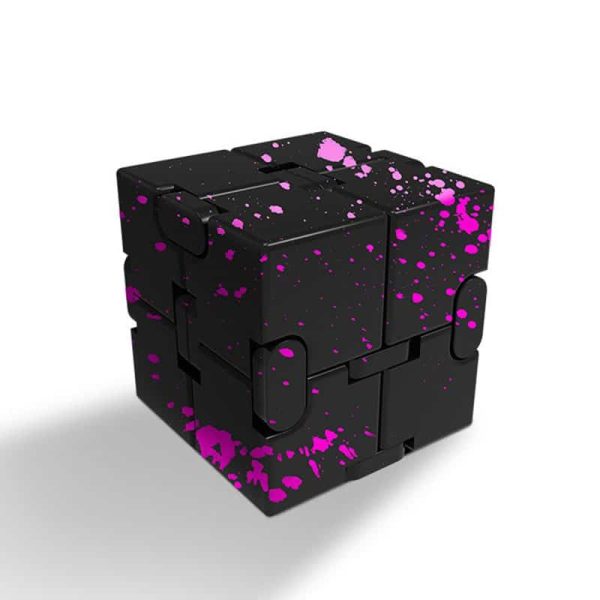 Moderner schwarzer Würfel mit pinken Spritzern, inspiriert von Raumfahrt und Wissenschaft, ideal als Dekoration oder Sammlerstück.