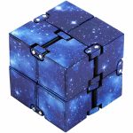 Entdecken Sie den Sternenwürfel, ein faszinierendes wissenschaftliches Gadget mit einem galaktischen Design, ideal für Dekoration und Denksport.