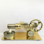 Hochwertiges wissenschaftliches Modell eines alten Kanonen- oder Druckmaschinen-Teils, verziert mit goldfarbenen Elementen, auf einer goldenen Basis.