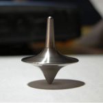 Hochwertiger Tornado-Spinner aus Metall, ideal für wissenschaftliche Experimente und Dekoration, mit scharfen Konturen und glänzender Oberfläche.