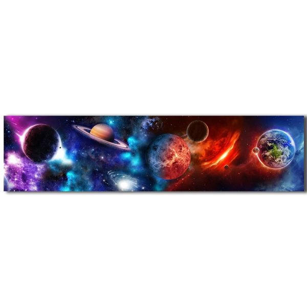 Faszinierende Darstellung des Universums mit Planeten, Galaxien und Sternen in lebendigen Farben, ideal für Wissenschafts- und Dekorationszwecke.