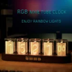 Moderne RGB Nixie Röhrenuhr mit bunten Lichtern, ideal als stilvolle Dekoration und technisches Gadget für Wissenschafts- und Technikliebhaber.