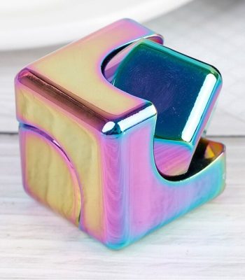 Holografischer Schreibtisch-Organizer für Stifte und Büroaccessoires, modernes Design, bunte Reflexionen, ideal für Arbeitszimmer, kreative Dekoration, funktional und stilvoll.