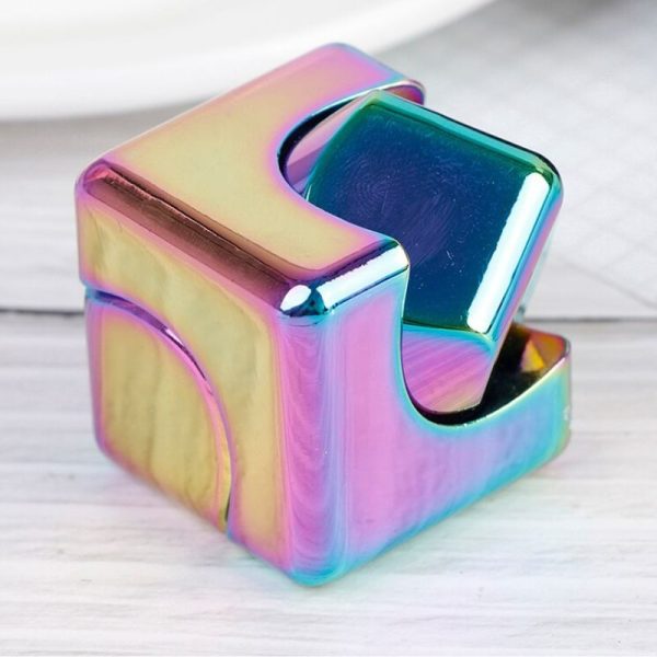 Holografischer Schreibtisch-Organizer für Stifte und Büroaccessoires, modernes Design, bunte Reflexionen, ideal für Arbeitszimmer, kreative Dekoration, funktional und stilvoll.