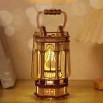 Dekorative Laterne im Vintage-Design mit warmem Licht, ideal für stilvolle Raumdekorationen und stimmungsvolle Beleuchtung. Perfekt für Wohnzimmer, Garten oder besondere Anlässe.