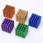 Bunte magnetische Kugelwürfel in Gold, Silber, Blau, Lila und Grün, ideal für wissenschaftliche Dekorationen und kreative Spielzeuge.
