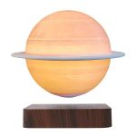 Beleuchtetes Sternmodell mit Ring, auf Holzsockel, ideal für Wissenschafts- und Dekorationszwecke.