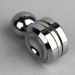 Hochwertiger, runder Magnet mit glänzender Oberfläche, ideal für wissenschaftliche Demonstrationen und Experimente. Perfekt für Bildung, Forschung und technische Anwendungen.