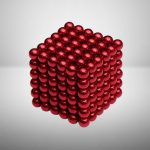 Ein 3D-Magnetwürfel bestehend aus roten Kugeln, die zu einer geometrischen Form verbunden sind.