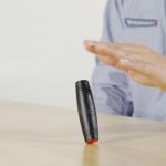 Ein Magnetischer Levitationstester, der schwebend in der Luft schwebt, demonstriert die faszinierende Kraft der Magnetismus-Experimente. Perfekt für wissenschaftliche Dekorationen und Gadgets.