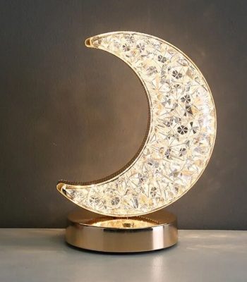 Elegante Monddeko aus Kristallen auf einem goldfarbenen Sockel, ideal für wissenschaftliche oder dekorative Zwecke.