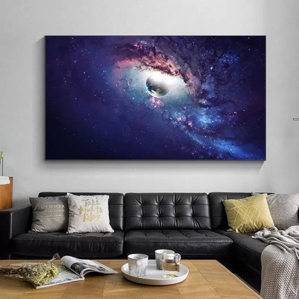 Faszinierendes Wandbild eines Sternenhimmels mit Galaxie und schwarzem Loch, ideal für moderne Wohnräume und wissenschaftliche Dekorationen.