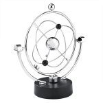 Dekoratives Sonnensystem-Modell mit metallischen Planeten und schwarzem Sockel, ideal für Wissenschafts- und Dekorationszwecke.